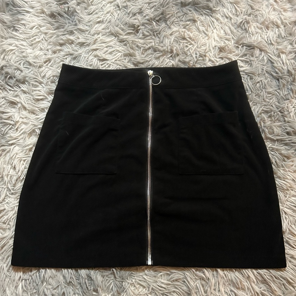 SHEIN Black Front-Zip Mini Skirt with Pockets